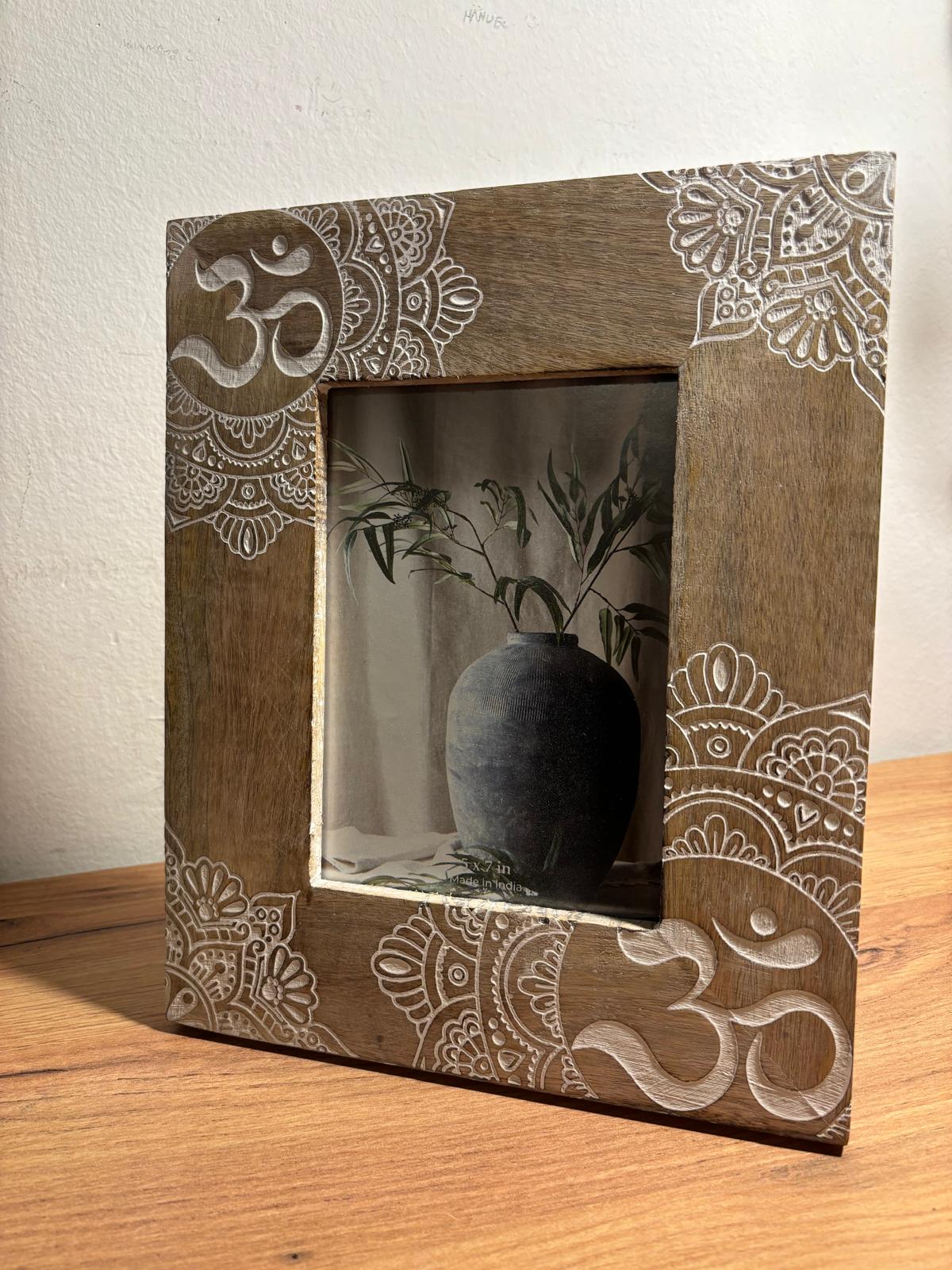 🕉️ Portafoto in Legno di Mango – Mandala con Simbolo Om