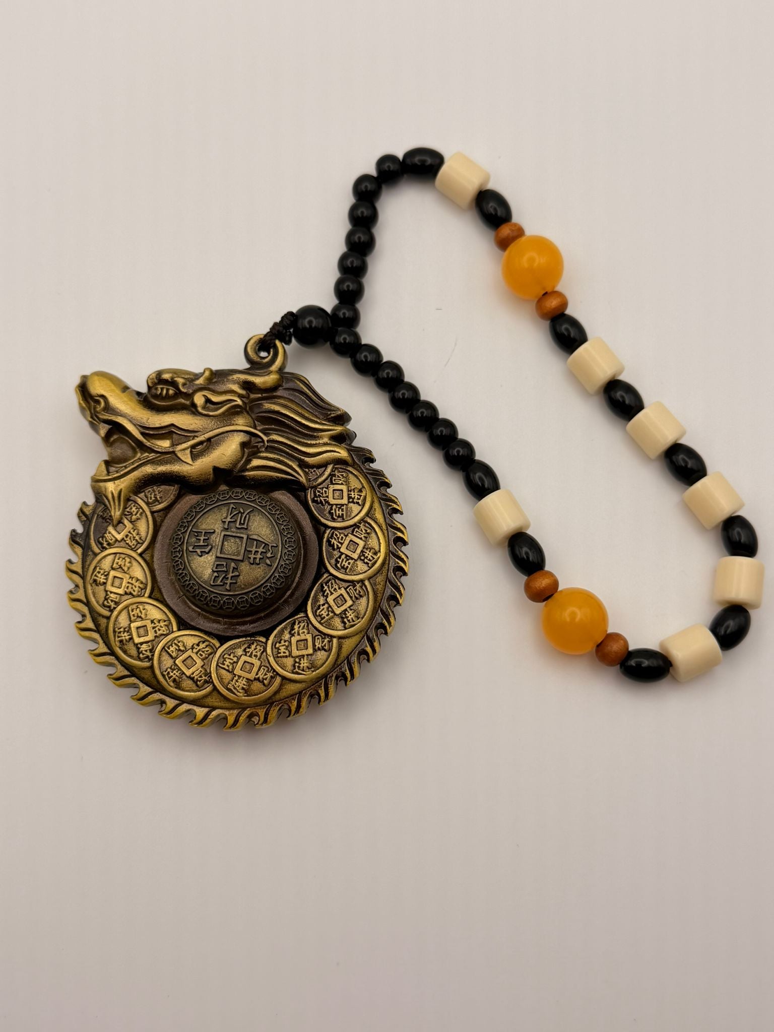 Pendente Feng Shui Drago con Moneta in Ottone – Protezione e Prosperità